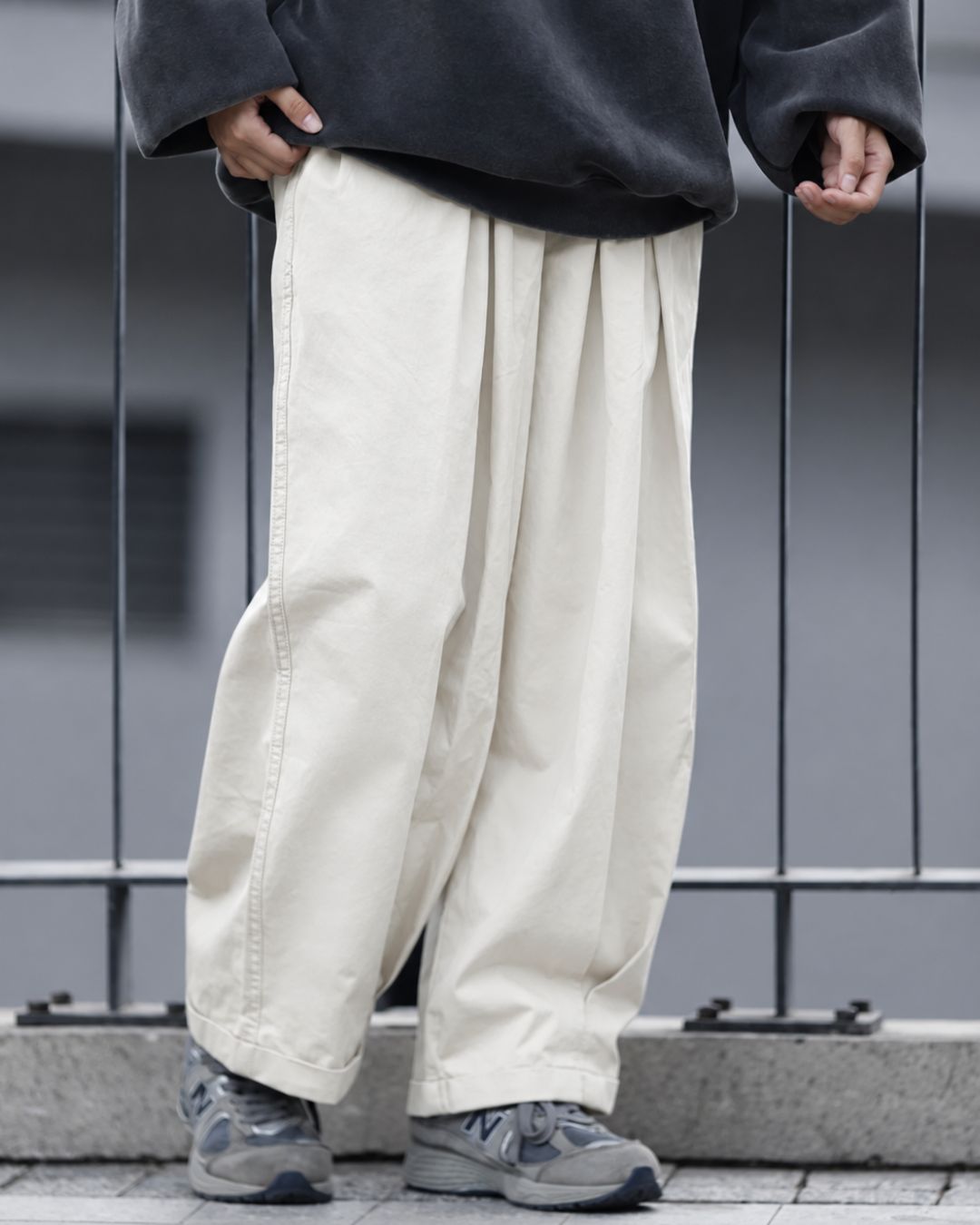 TUCK WIDE CHINO 長褲 W1836