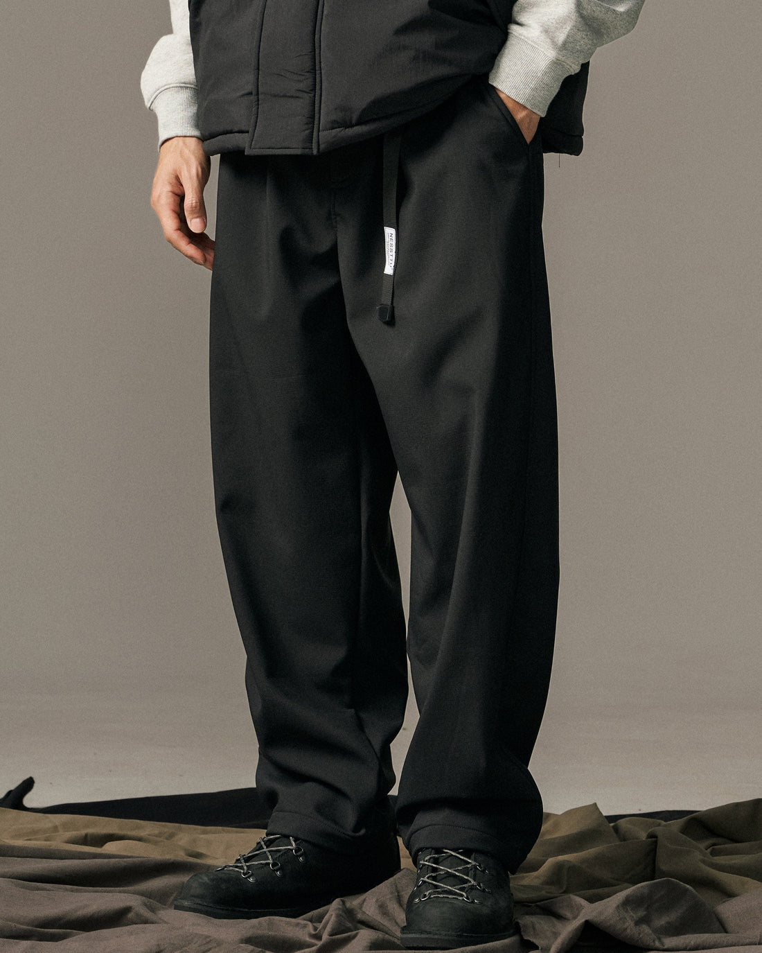 BELTED CHINO PANTS W1565