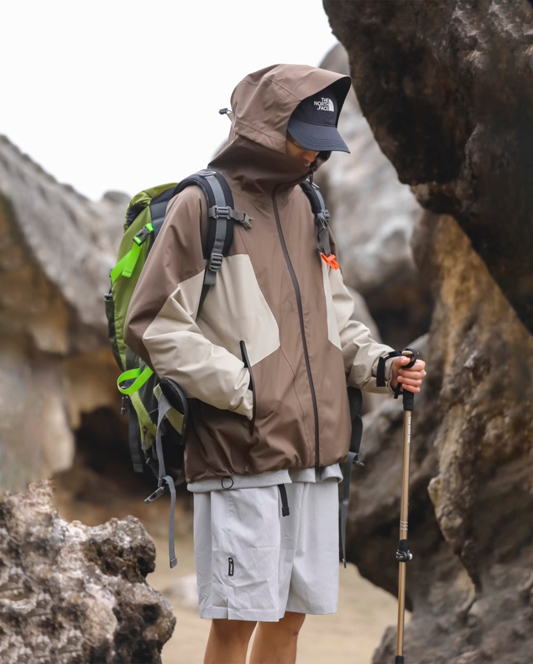 WATERPROOF ZIPPER TECH JACKET W926